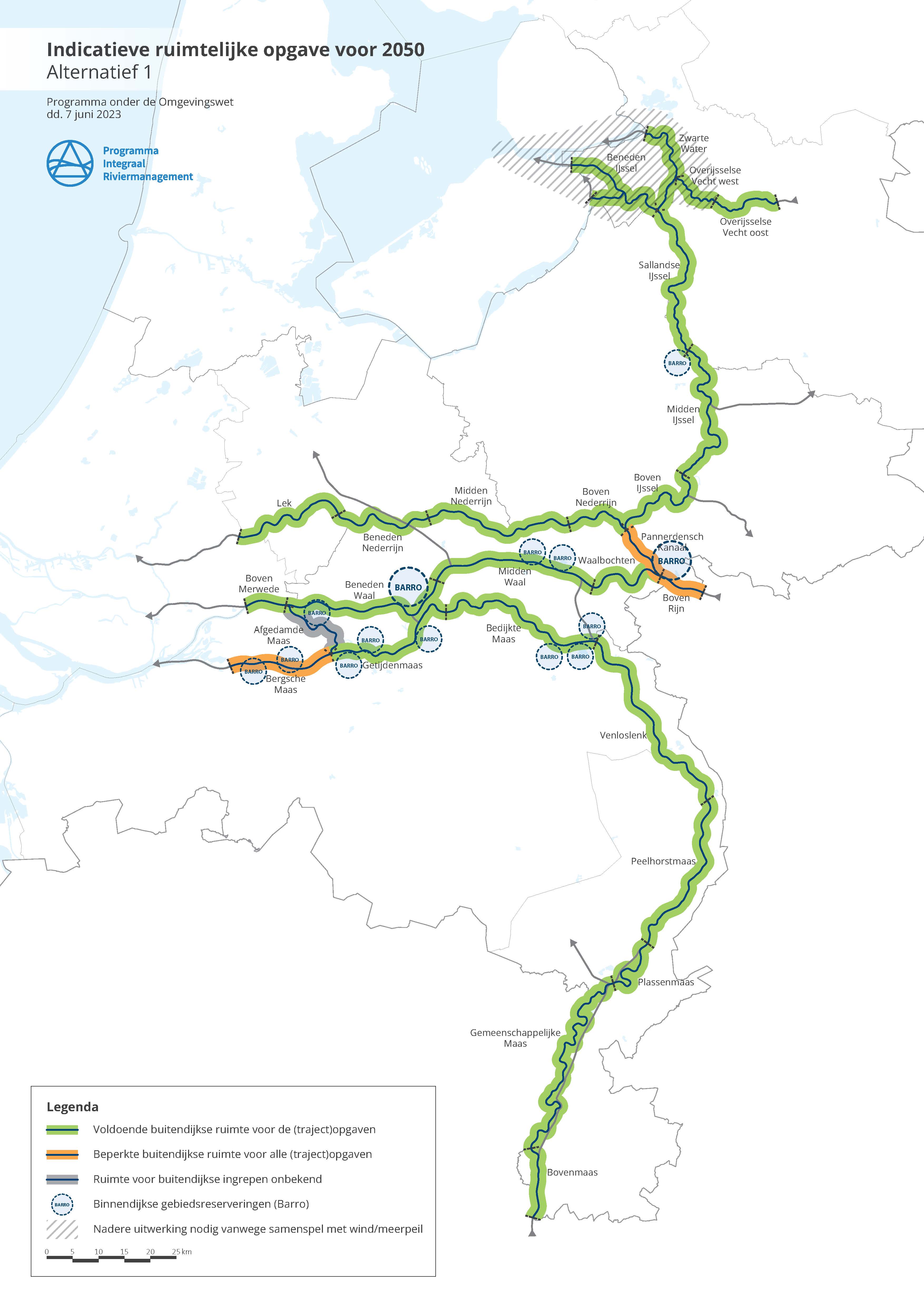 Alternatief 1 is ter vergelijking naast de afbeelding van alternatief 3 gelegd. In de afbeelding van alternatief 1 is de ruimtelijke consequenties weer ten opzichte van de referentiesituatie. In alternatief 1 is op veel trajecten langs de Maas, Waal en IJssel beperkte buitendijkse ruimte voor alle trajectopgaven.
